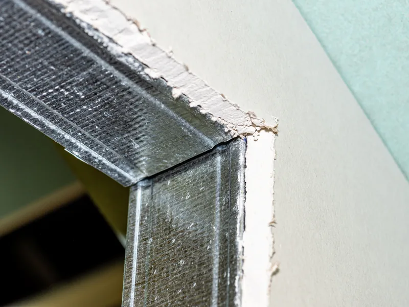 The cut corner of green board fixed to an aluminium frame